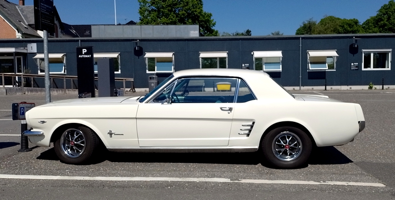 Ford Mustang coupe