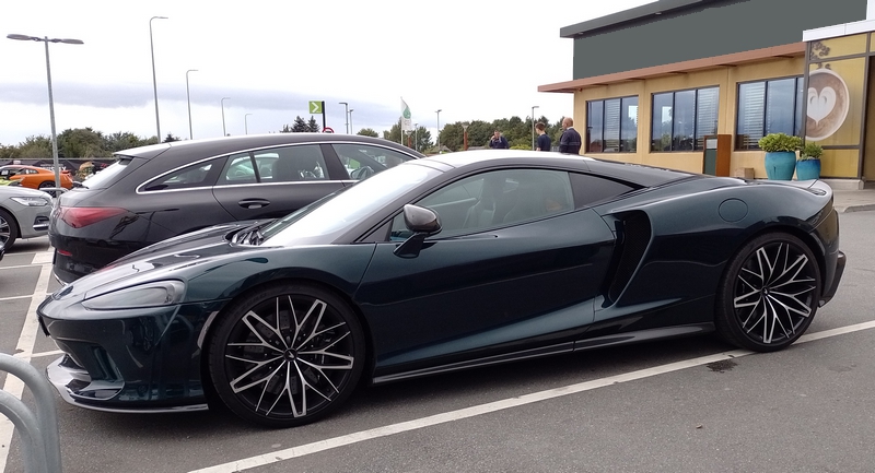 McLaren GT